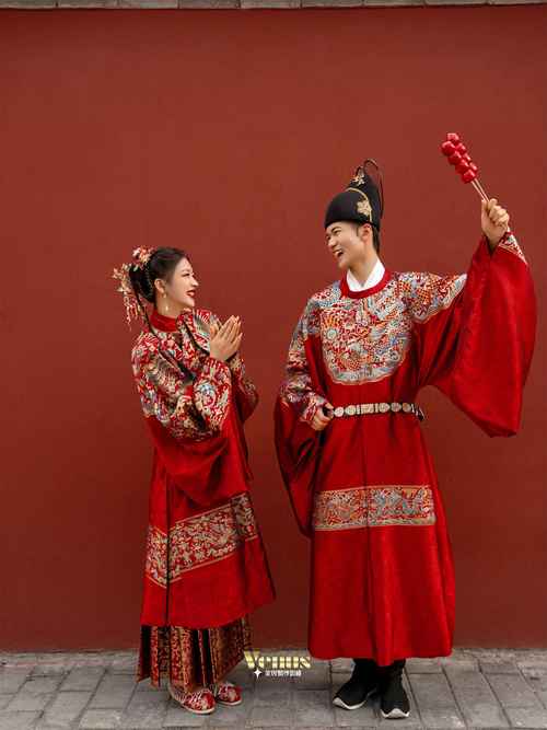 国风婚服复兴（婚服中国风）