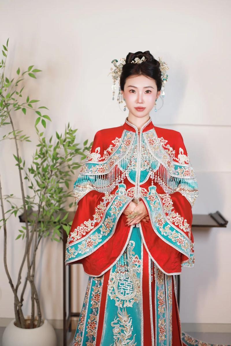 国风婚服复兴（婚服中国风）