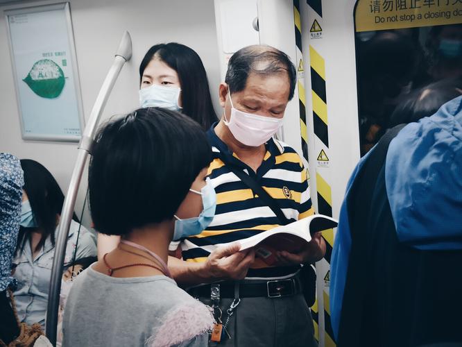 地铁读书运动(地铁读书人)